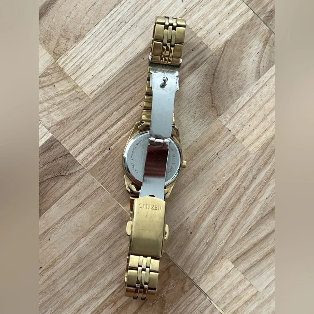 Citizen Ladies Watch Vintage White Dial Gold Tone Bracelet Date Window